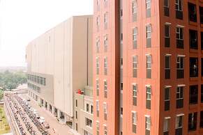 Stunning And Comfy Studio Apartment Transpark Juanda