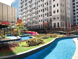 Stunning And Comfy Studio Apartment Transpark Juanda