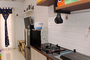 Stunning And Comfy Studio Apartment Transpark Juanda