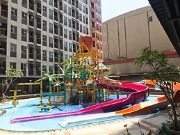 Stunning And Comfy Studio Apartment Transpark Juanda