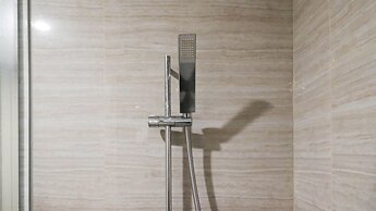 Spacious And Elegant 3Br Apartment At La Riz Supermall Mansion