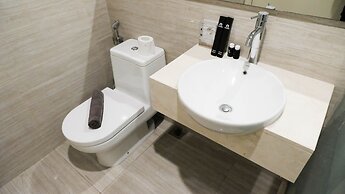 Spacious And Elegant 3Br Apartment At La Riz Supermall Mansion