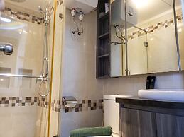 Nice And Cozy Living 2Br Apartment At Green Bay Pluit