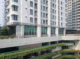 Nice And Cozy Living 2Br Apartment At Green Bay Pluit