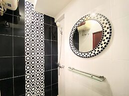 Homey 2Br At Gateway Ahmad Yani Cicadas Apartment