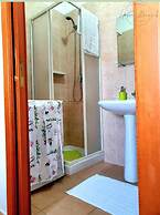 Magnificent Classic Green Apartment for Couples in the Center