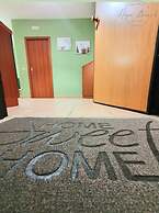 Magnificent Classic Green Apartment for Couples in the Center