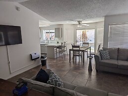 Oasis Suite Bright Open Space, Modernized Home