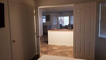 Oasis Suite Bright Open Space, Modernized Home