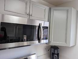 Oasis Suite Bright Open Space, Modernized Home