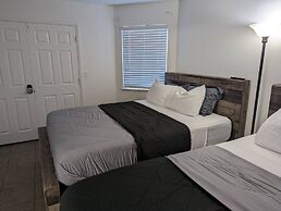 Oasis Suite Bright Open Space, Modernized Home