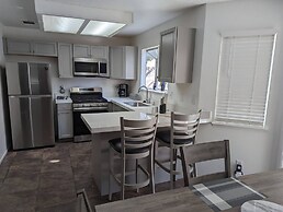 Oasis Suite Bright Open Space, Modernized Home