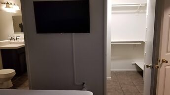 Oasis Suite Bright Open Space, Modernized Home