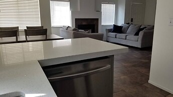 Oasis Suite Bright Open Space, Modernized Home