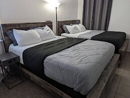 Oasis Suite Bright Open Space, Modernized Home
