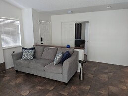 Oasis Suite Bright Open Space, Modernized Home