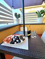 Black Suite With Terrace, sea View Located in the Center