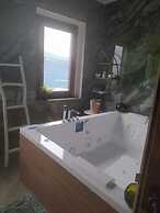 Accommodation With Lake View With Jacuzzi