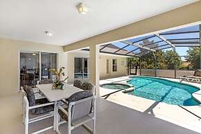 3 Bedroom Executive Home With Private Pool and Spa