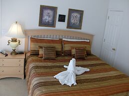 4 Bedroom Executive Home With Private Pool and Spa