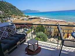 Corfu Glyfada Menigos 150