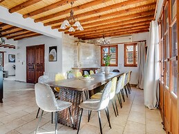 Sanders View - Dreamy 7-bdr Villa With Pool