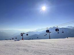 Apartment on the ski Slopes at Plan de Corones