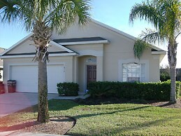 5 Bedroom Executive Home With Private Pool and Spa