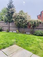 Beautiful House Minutes Away From Liverpool Airport With Huge Garden