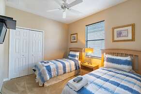 3 Bedroom Executive Home With Private Pool and Spa