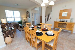 3 Bedroom Executive Home With Private Pool and Spa