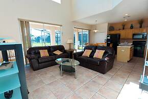 3 Bedroom Executive Home With Private Pool and Spa