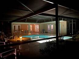 3 Bedroom Executive Home With Private Pool and Spa