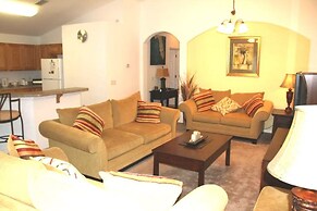 3 Bedroom Executive Home With Private Pool and Spa