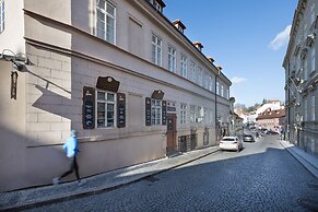 White Swan Boutique Apartments