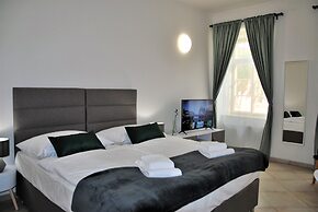 White Swan Boutique Apartments