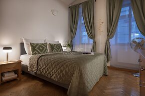 White Swan Boutique Apartments
