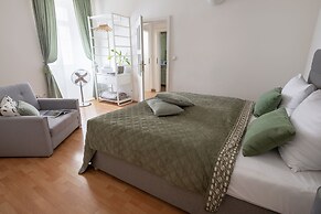 White Swan Boutique Apartments
