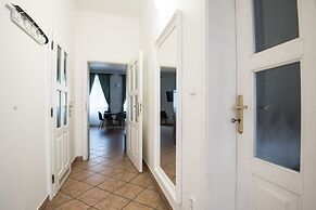 White Swan Boutique Apartments