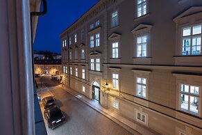 White Swan Boutique Apartments