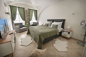 White Swan Boutique Apartments