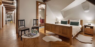 White Swan Boutique Apartments