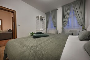 White Swan Boutique Apartments