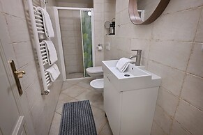 White Swan Boutique Apartments