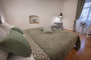 White Swan Boutique Apartments
