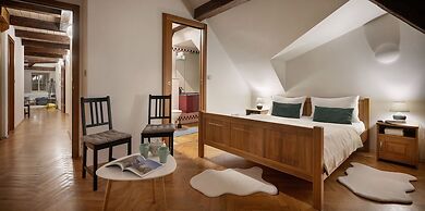 White Swan Boutique Apartments