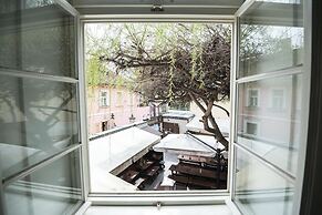 White Swan Boutique Apartments