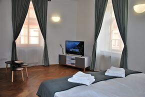 White Swan Boutique Apartments