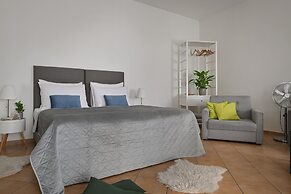 White Swan Boutique Apartments