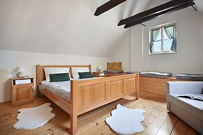 White Swan Boutique Apartments